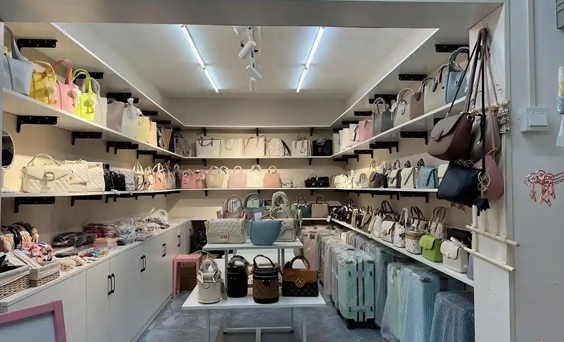 渭南市华州区多米箱包店 渭南市华州区多米箱包店